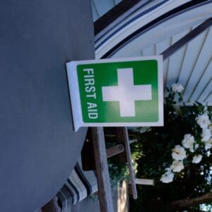 Monitor Sign - First Aid